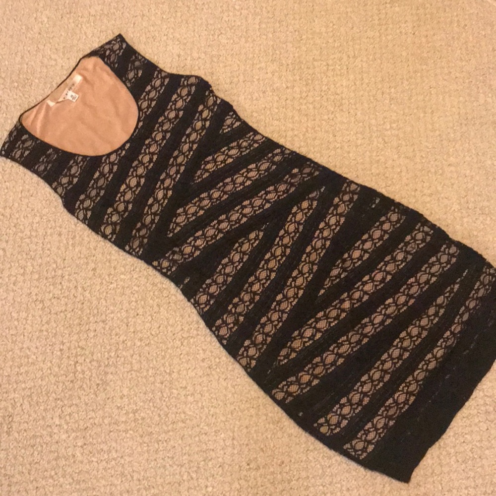Max studio XS lace black dress with lining
